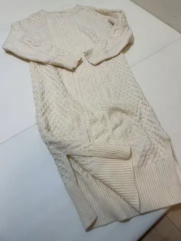 나노 유니버스 케이블 니트 원피스 화이트