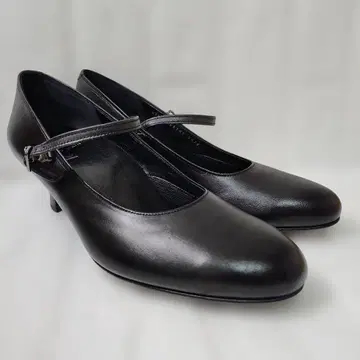 새상품급 와코루 서세스워크 블랙 가죽 스트랩 펌프스