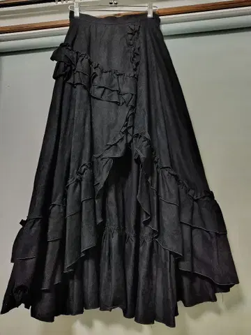 BPN 프릴 롱 스커트 블랙 피스 나우