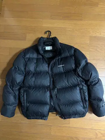 블랙 다운 자켓 숏 기장