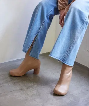 [ 미사용 ] SLOBE 스퀘어토 숏부츠 24.5