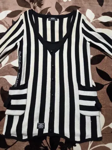 스트라이프 V넥 가디건