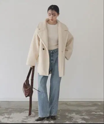 LIAN 테일러드 보아 코트 아이보리