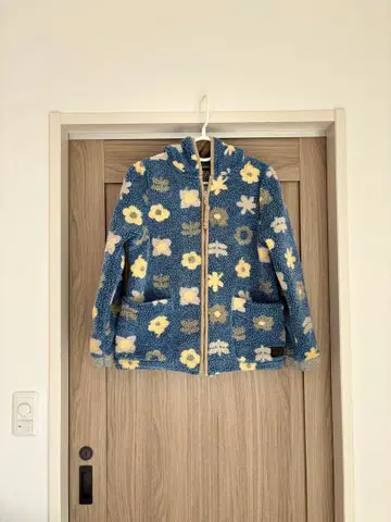 꽃무늬 플리스 자켓 후드 부착