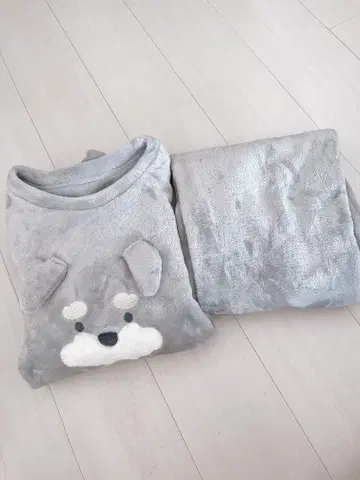 에메필 완판 슈나우저 그레이 플리스 룸웨어 새상품급