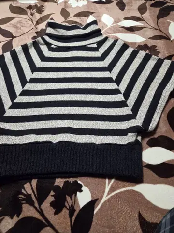 스트라이프 터틀넥 니트
