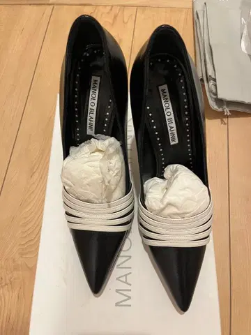 마놀로 블라닉 하이힐 바이컬러