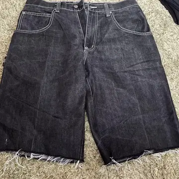 다크 데님 프린지 밑단 숏팬츠