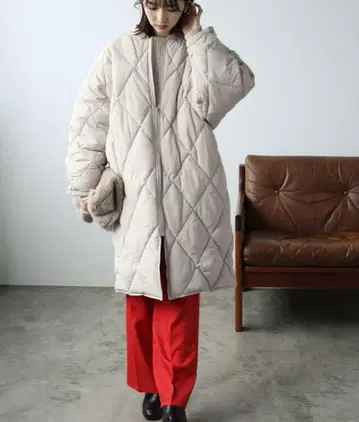 GeeRA 다이아 퀼트 롱 코트 아이보리