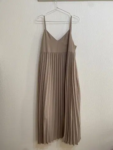 서니 라벨 플리츠 원피스