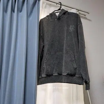 다크 그레이 후드 부착 Jour Ney Luck 후드티