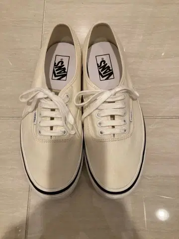 VANS 오센틱 아나하임 화이트
