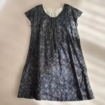 팔라스 팰리스 네이비 계열 기하학 패턴 반팔 원피스