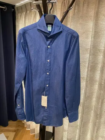 미사용 새상품 피나모레 데님 긴팔 셔츠
