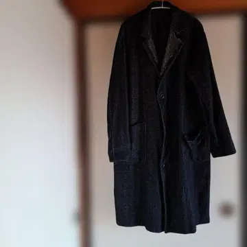 헤링본 무늬 남색 롱 코트