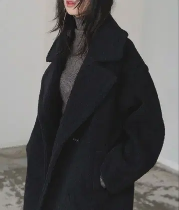 LIAN 보아 테일러드 코트