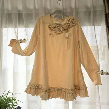 플라워 모티브 포함 긴팔 상의