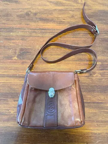 브라운 가죽 숄더백