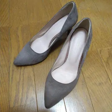 그린 레이블 릴랙싱 스웨이드 펌프스 그레이 24cm