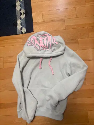 시나월드의 후드티입니다