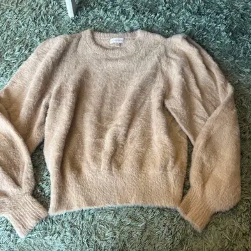 RONNY KOBO 로니코보 베이지 볼륨 슬리브 샤기 니트