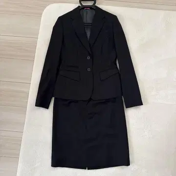 [새상품급] 블랙 수트 무릎 기장 스커트 상하의 세트