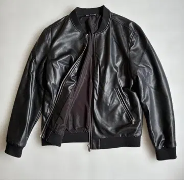 ZARA 블랙 컬러 페이크 가죽 자켓 L