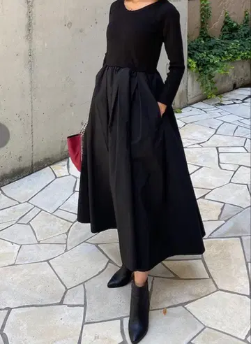 st.rooney 긴팔 리브 절개 플레어 원피스