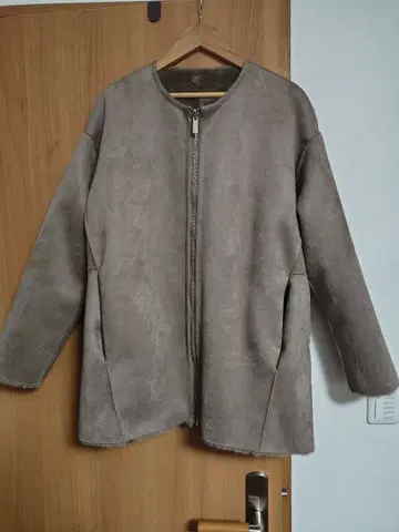 무스탕풍 집업 코트 베이지