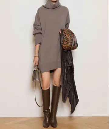 MUSE Light 터틀넥 니트 원피스