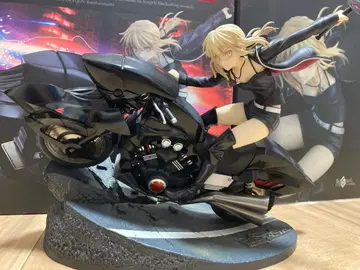 FGO 세이버 알타 & 퀴라셰 느와르 1/8 스케일 피규어