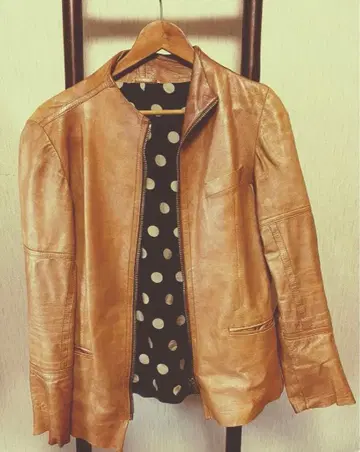 소중히 입어주실 분께 베이지 가죽 자켓 폴스미스