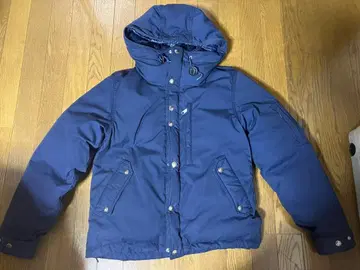 네이비 후드 부착 다운 자켓