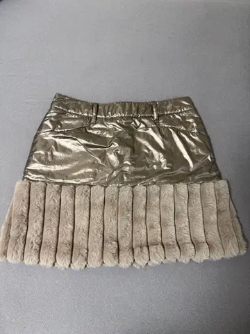 MASTER BUNNY EDITION 골드 프릴 스커트 사이즈 1