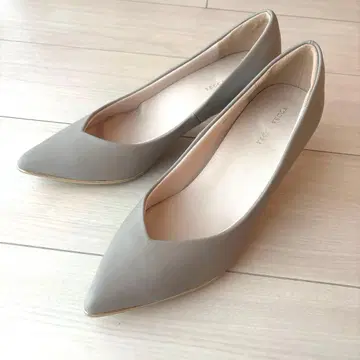 YECCA VECCA 메탈 라인 펌프스