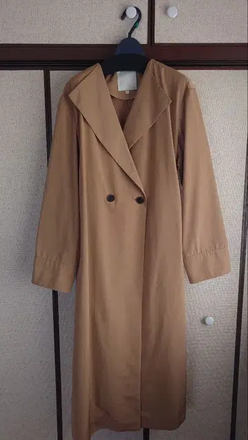 자유구 트렌치코트