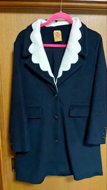 TNEWTIES 스캘럽 패턴 옷깃 코트