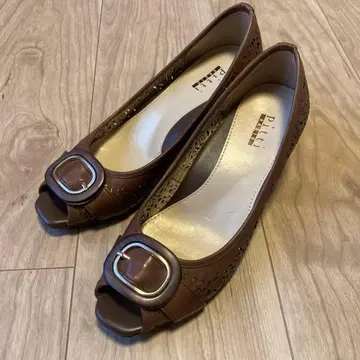 [새상품급] Pitti 하이힐 23.5cm