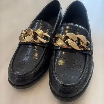 ZARA 블랙 로퍼 골드 체인