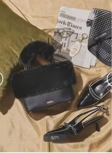 Lily Brown 에코 퍼 콤비 멀티 웨이트 토트 숄더백 블랙