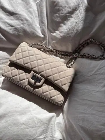 아이보리 퀼팅 숄더백 체인