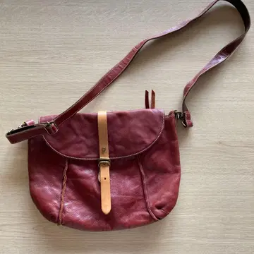 버건디 가죽 숄더백