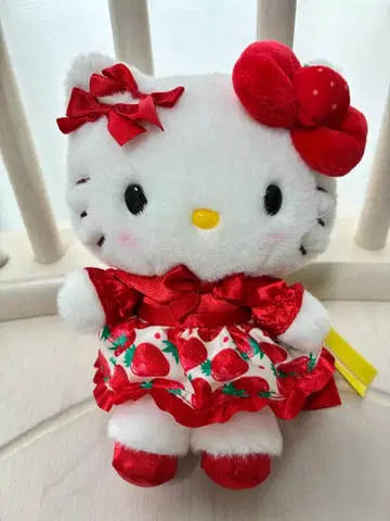 산리오 딸기신문 50주년 봉제 인형 헬로키티