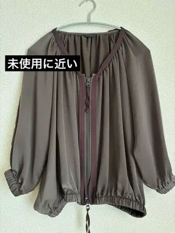 미사용에 가까운 MAITRESSE 새틴 자켓