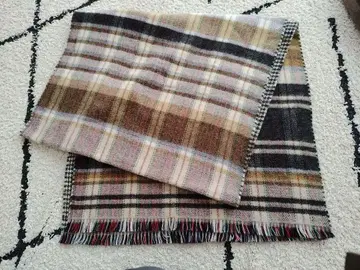 체크 무늬 리버서블 스톨 브라운