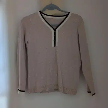 베이지 V넥 긴팔 니트