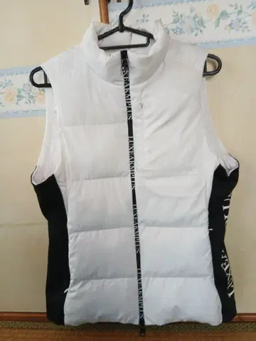 다운 베스트, 화이트 L 럭스 에이케이엠 플러스, 충전솜 사이드 로고