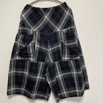 블랙과 그레이 체크 무늬 가우초 팬츠