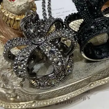 수요일의 앨리스 왕관 목걸이 대 실버