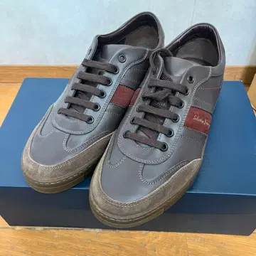 FERRAGAMO 브라운 가죽 스니커즈